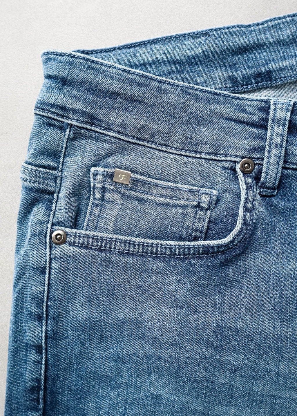 Slim Comfort Jeans In Stone Light Blue